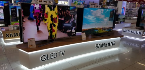 삼성 QLED TV 진열대
